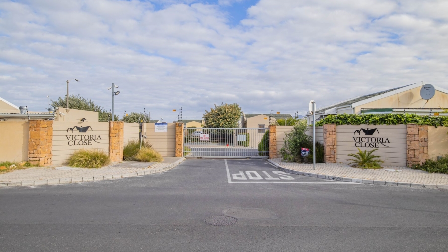 To Let 3 Bedroom Property for Rent in Muizenberg Western Cape